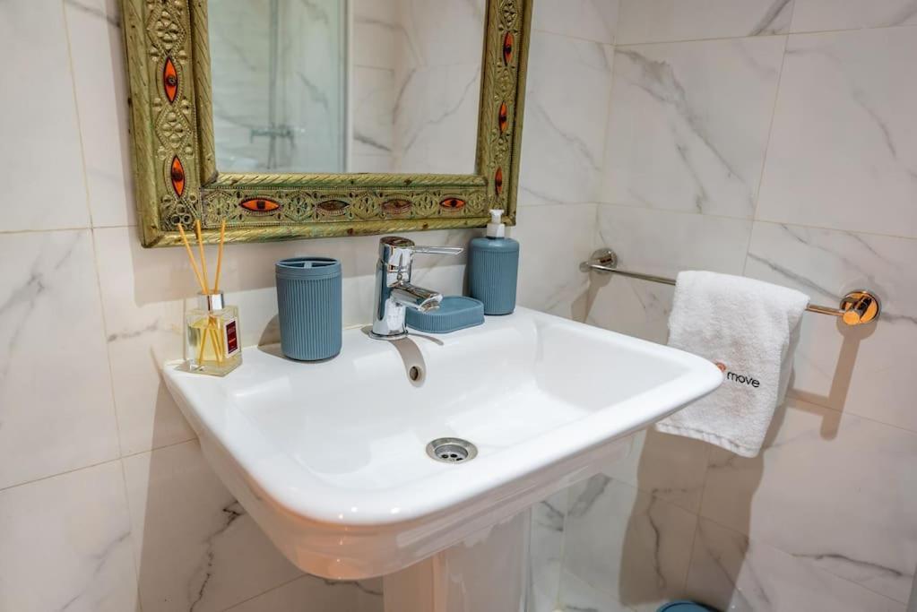 Appartement Cozy 2Br Getaway In Rabat Center Extérieur photo